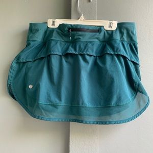 Lululemon Hotty Hot Skirt sz 8